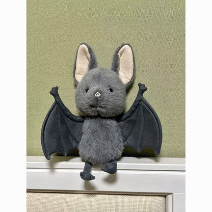 🦇🎃 ¡Espeluznante y Adorable! El Peluche Colgante de Murciélago de Halloween 🎃🦇