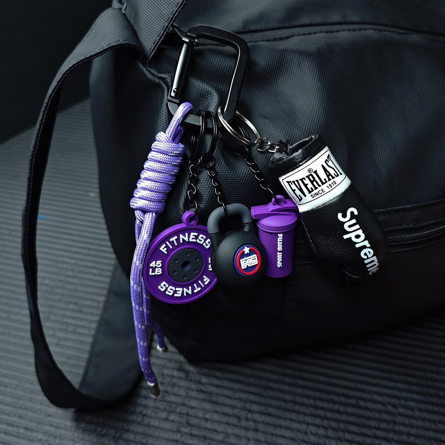 💪🔥 ¡Da rienda suelta a tu espíritu gimnástico allá donde vayas! Set de llaveros para amantes del fitness 🔥💪
