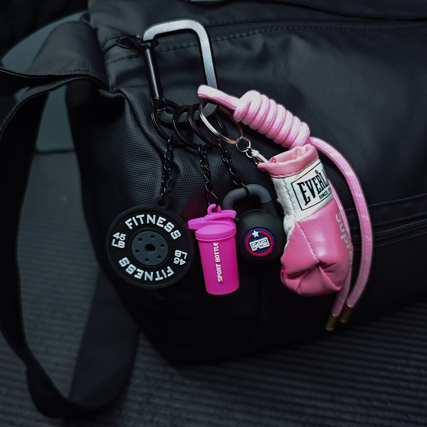 💪🔥 ¡Da rienda suelta a tu espíritu gimnástico allá donde vayas! Set de llaveros para amantes del fitness 🔥💪