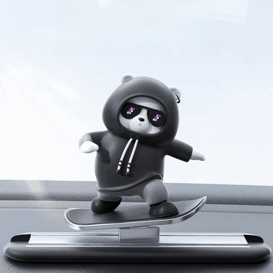 🛹🐻 ¡Conoce a Tu Nuevo Copiloto! El Adorno para Auto de Oso Patinador 🐻🛹
