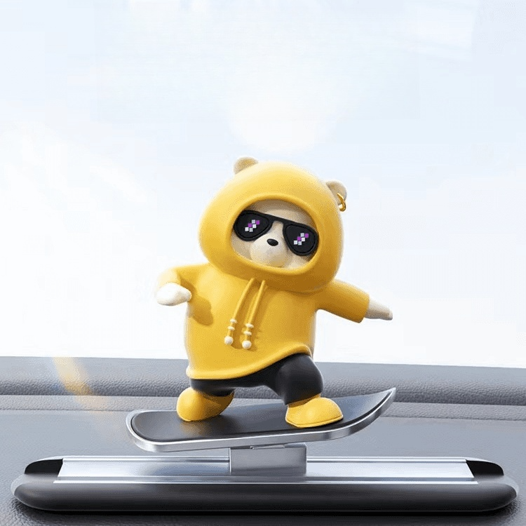 🛹🐻 ¡Conoce a Tu Nuevo Copiloto! El Adorno para Auto de Oso Patinador 🐻🛹